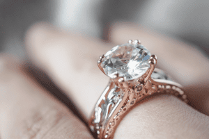 kako-ocistiti-dijamantni-prsten