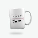 Poklon za vjenčanje Šalica He put a ring on it, rozi tisak