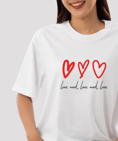 Majica s natpisom Love and love and love