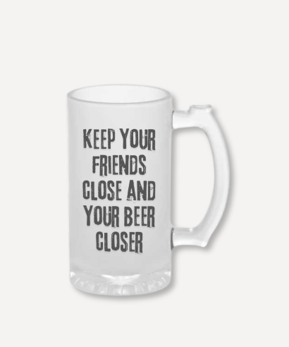 Krigla za pivo "Drži prijatelje blizu..."